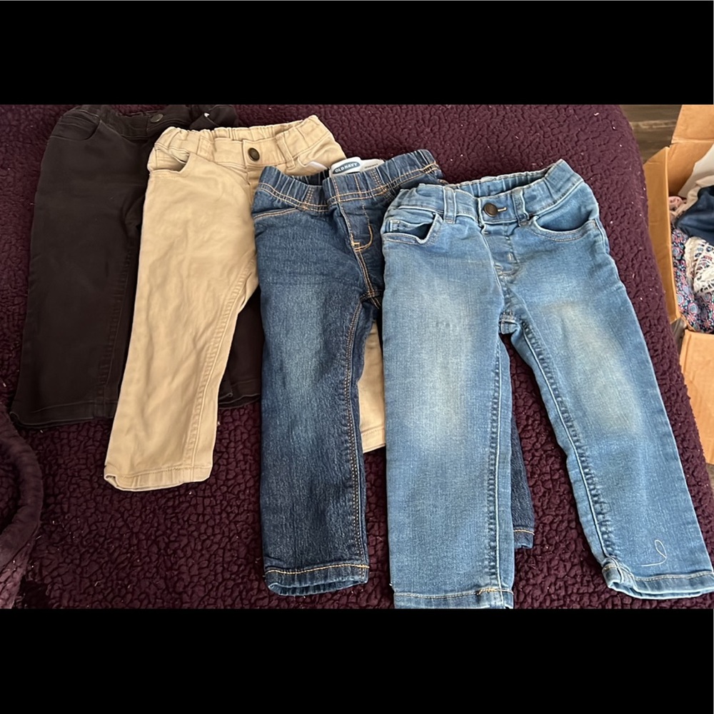 4 pair of 2T jeans/pants